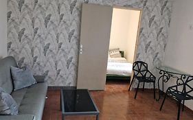 Une Chambre Salle De Bain Wi-Fi